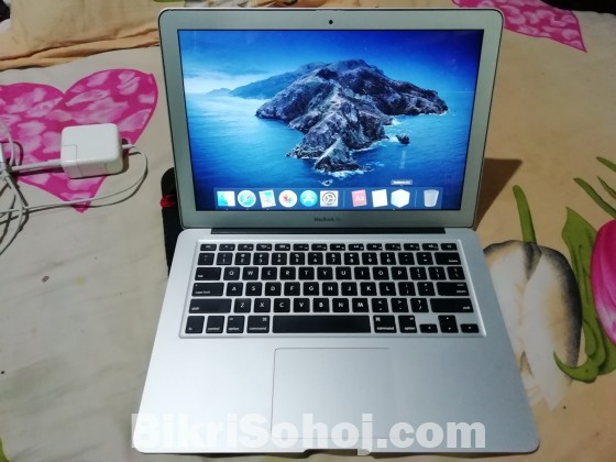 Apple MacBook Air i5 - 13